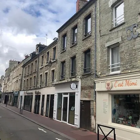 Studio Bois Flotte Cherbourg Netflix Parking Exterior photo