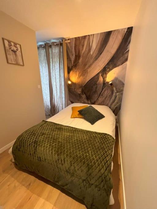 Bois Flotte Netflix Parking Apartment